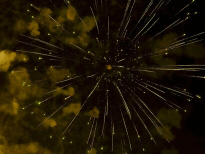 O curioso é que nem sempre estamos satisfeitos em fazer tudo sempre da mesma forma — seja por tédio, cansaço ou até mesmo pelos prejuízos que certos hábitos provocam ao longo do tempo. É justamente nesse desconforto que nascem as resoluções de fim de ano: um desejo de reescrever padrões, criar novos hábitos ou transformar aqueles que já não nos servem mais