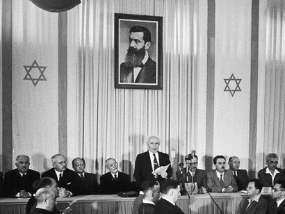 El primer ministro israelí, David Ben Gurión, lee la declaración de la independencia de Israel el 14 de Mayo de 1948
