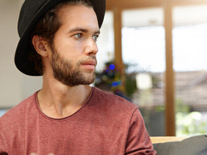 El 'backlash' masculinista que busca recuperar ese ideal de hombre ‘perdido’ y que promueve discursos e ideas tales como “un hombre debe tener siempre la última palabra”, han aumentado