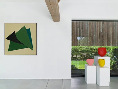 Narek Arzumanyan, Artur Eranosian and Ann Van Hoey, Black milk, red Earth, exhibition view. Courtesy of Verduyn Gallery