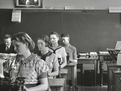 Además de compartir conocimientos teóricos, la figura del docente puede influir, durante edades decisivas, en las actitudes y valores de los alumnos