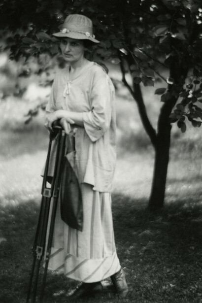 Unidentified photographer (possibly John Jacob Niles), Doris Ulmann Holding Tripod, ca. 1930 Posthumous gelatin silver print, printed by Samuel Lifshey, ca. 1934–37
8 x 6 inches. Berea College Art Collection, Bequest of Doris Ulmann, Accession