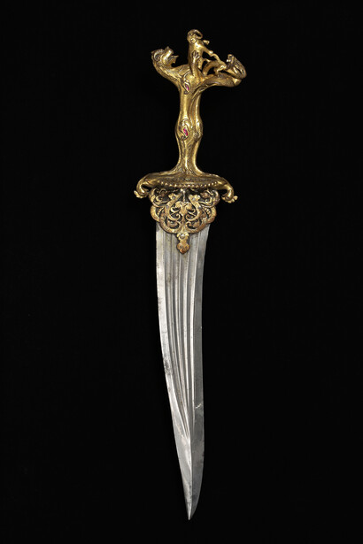 Dagger with Zoomorphic Hilt, Probably Bijapur, mid-16th century, Hilt: gilt bronze inlaid with rubies, blade: watered steel, L. 16½ in. (42 cm), W. 3⅜ in. (8.7 cm), The David Collection, Copenhagen, Image: The David Collection, Copenhagen (photograph by Pernille Klemp)