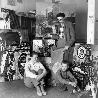 Left to right: Valentina Kropivnitskaya, Oscar Rabin, with their son Alexander Rabin, 1962. Photo by Ida Kar © NPG, London