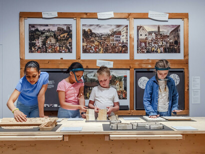 Rein ins gemälde! Eine zeitreise für kinder, Ausstellungsansicht. Mit freundlicher genehmigung des Deutschen Historischen Museums