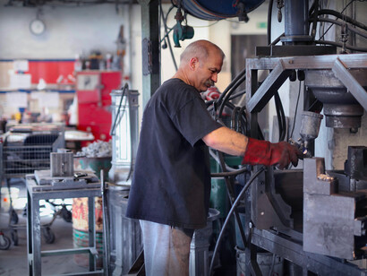 Technicien. Cette idée que le travail est sale et dévalue la personne nous vient de la noblesse