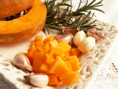 Zucca gialla, rosmarino e aglio