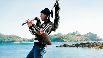 The piper Carlos Nunez