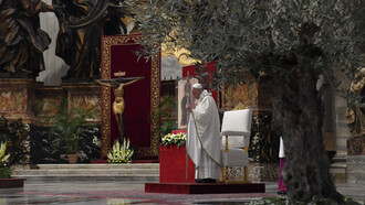 Nel messaggio di Pasqua il Papa ha parlato di solidarietà richiamando i grandi della terra a ridurre o addirittura condonare il debito che pesa nei bilanci dei Paesi più poveri © Vatican Media