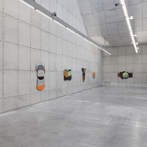 Henry Krokatsis, Viúvas, órfãos e estranhos, vista da exposição. Cortesia da Galeria Leme