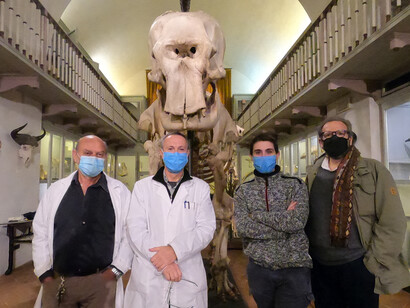 Foto di gruppo con Hansken durante una sessione di studio: Raffa, Agnelli, Bartolini e Rook