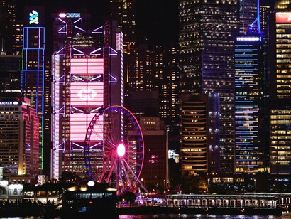 Hong Kong, China. Desde 1978 que o Fundo de Populações das Nações Unidas passou a reportar anualmente a situação da população mundial. Depois da Conferência do Cairo, os seus relatórios e os seus diagnósticos ficaram mais diversos e dinâmicos. Novas demandas como o envelhecimento das populações e a saúde reprodutiva das mulheres foram se transformando leitmotiv das ações.