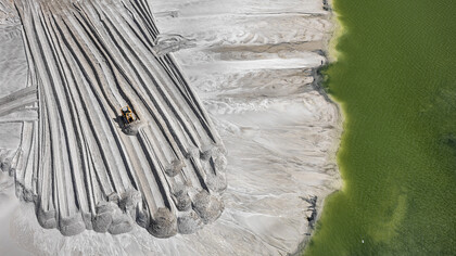 Phosphor Tailings Pond #4, Near Lakeland, Florida, USA 2012 © Edward Burtynsky, courtesy Admira Photography, Milan / Nicholas Metivier Gallery, Toronto
