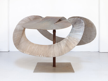 Mark di Suvero, Grape Arbor, 2002, Stainless steel, 120 x 95 x 84 inches; 300 x 240 x 200 cm © Mark Di Suvero. Courtesy Paula Cooper Gallery, New York and James Cohan Gallery, Shanghai. Photo: JSP Photography