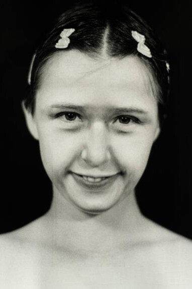 Untitled Film Stills, Cindy Sherman, 1975. La identidad deja de ser experiencia para convertirse en rol, repetido hasta parecer natural