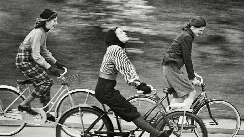 Hermann Landshoff - "The Bicyclers" pubblicato su Junior Bazaar, Agosto 1946