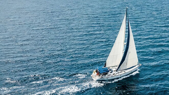 Traversée en voilier de la Corse à la France. Je suis ressortie de cette expérience des étoiles plein les yeux, et les 18 heures de ce périple furent riches en émotions et constituent un souvenir impérissable