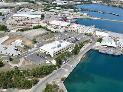 Guantánamo tiene y cumple un papel más bien ejemplar e ideológico; para mostrar quién sigue mandando en la región