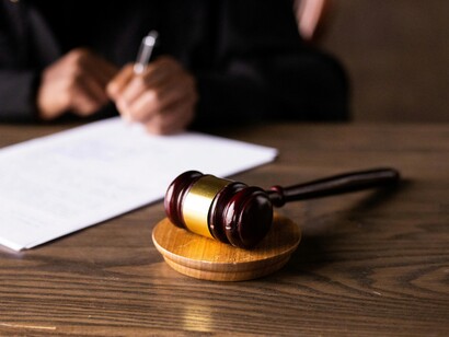 Il dibattito si intensifica ogni volta che emergono nuovi casi mediatici di pazienti in stato vegetativo o di malati terminali, suscitando discussioni accese su cosa significhi morire con dignità