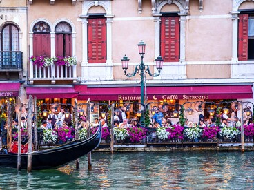 Caffè ristorante Saraceno dal Canal Grande. Venezia, Italia