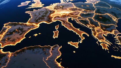 A mini-Europa está envolvida numa guerra que não causou, mas de que se quer aproveitar para se ver ampliada no espelho de Humpty Dumpty. Esta guerra parece regional, mas talvez seja a primeira fase de uma guerra global (o Irão é o grande candidato da nova fase). As guerras começam sempre com grande surpresa para as populações menos atentas, ou seja, a grande maioria dos cidadãos. Dizia o locutor da radio aos camponeses noruegueses atónitos num filme de que de não me recordo: “Temos o trágico dever de anunciar algo que nunca imaginámos, a guerra começou”