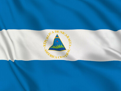 La bandiera del Nicaragua: il bianco è il Paese, lungo e stretto, del centro-america