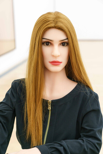 Louisa Clement, Representative, 2021, Mixed Media, 170x40x30 cm | Courtesy the artist and Cassina Projects, Milano