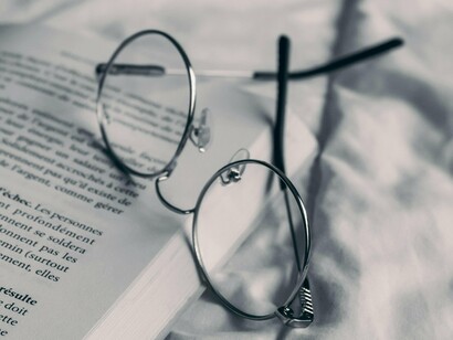 Camilo é um eterno Mestre Aprendiz do Amor romântico, sobe os 15 degraus do Templo na sua escrita Azul, conseguindo mesmo vislumbrar Mulheres-Anjo e uma Sereia num mar de gente citadina