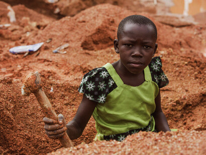 El trabajo infantil llena una acuciante necesidad; eliminarlo significaría que una enorme cantidad de población adulta se sumiría en la indigencia total
