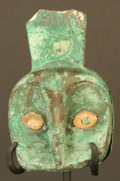 Sonaja zoomorfa: búho

Materiales: Metal

Tardío 0 - 500 d.C. Estilo Vicus/Moche.

Medidas: 59 mm de alto x 37 mm de ancho
