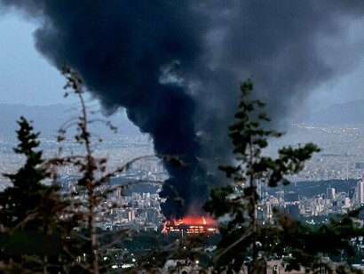 Les attaques criminelles contre le bâtiment en verre de l'IRIB lundi soir (16 juin 2025) alors qu'il diffusait des informations en direct