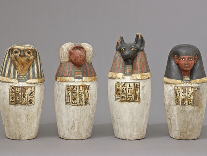 Imitation of the canopic vases of Padiuf, priest of
Amon, Stuccoed and painted wood, Third Intermediate Period (1069-664 BC) © Musée du Louvre, Dist. RMN-Grand Palais / Christian Decamps
