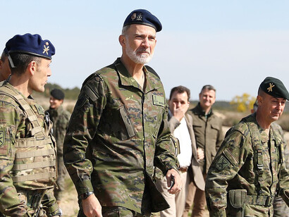 The Spanish King Felipe VI greets U.S. Army Soldiers assigned to the 159th General Support Aviation Brigade, U.S. Army Reserve Aviation Command, as part of Swift Response 23 in San Gregorio, Spain on May 18, 2023