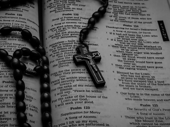 A Komboskini resting on a Bible, symbolizing faith and unceasing prayer