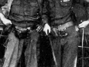 Hemingway con el coronel Charles "Buck" Lanham en Alemania durante los combates en el bosque de Hürtgen en 1944, tras los cuales enfermó de neumonía