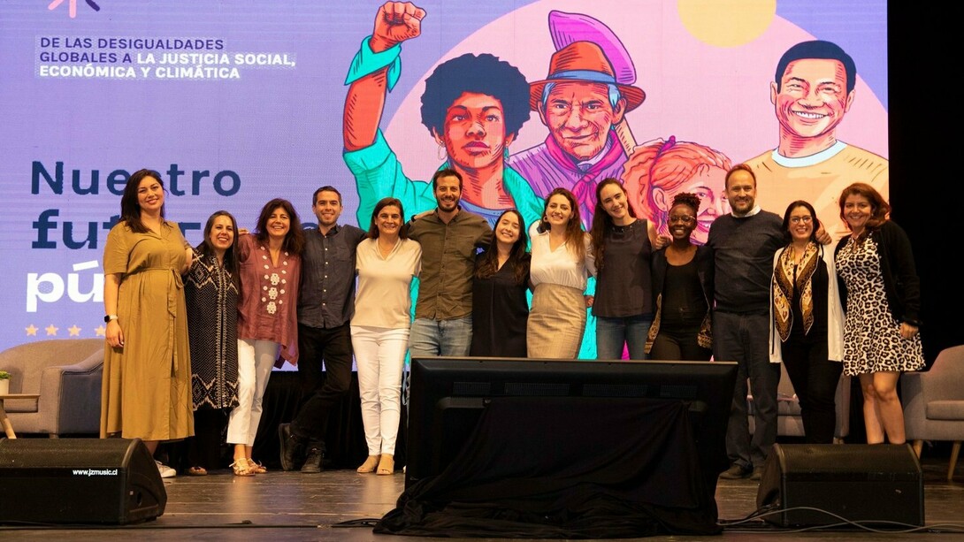 Il nostro futuro è pubblico. Santiago del Cile è stata scelta perché l'esperienza della Convenzione costituzionale cilena, guardata con grande attenzione e speranza come simbolo di un nuovo approccio all'organizzazione delle società © GI-ESCR