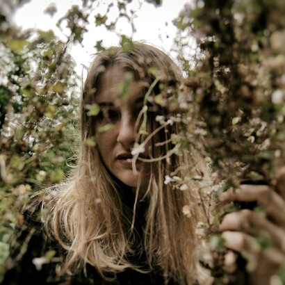 Carlotta Sillano. Il suo album di debutto, "Make Me a Picture of the Sun", è stato pubblicato nel 2011, seguito da "Songs of Mountain Stream" nel 2014 e "Murmure" nel 2018