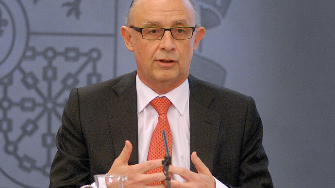 Cristóbal Montoro, ministro de Hacienda, está en el punto de mira