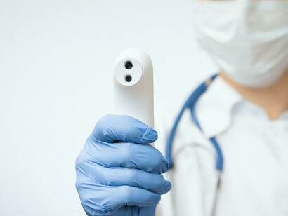 Tore stava a domandarsi piuttosto placidamente se tra qualche tempo non sarebbe saltato fuori che il raggio del termometro fosse dannoso per le cellule celebrali