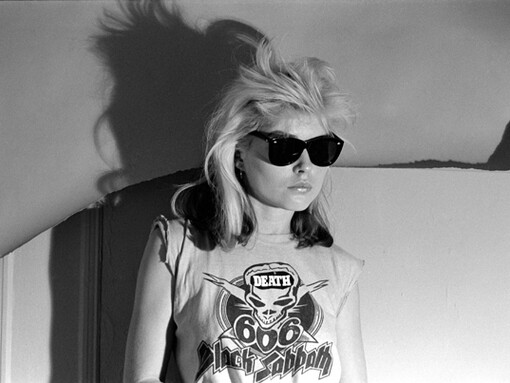 Debbie Harry Stand up A, ph by Christopher Makos