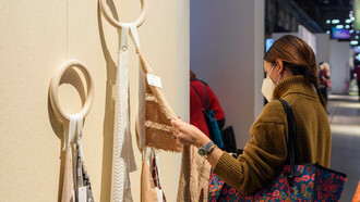 Pitti Filati 2022 ci porta a incontrare i colori che saranno di moda nella primavera 2023