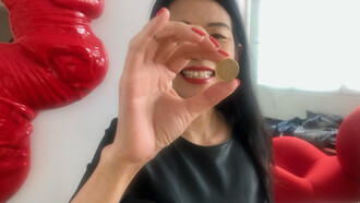 Tout à un euro. Un jour, Jolie revient à la maison avec un sourire espiègle, heureuse de me raconter que monsieur Tasty Chicken lui a vendu quatre ailes de poulet ultra croustillantes pour un euro