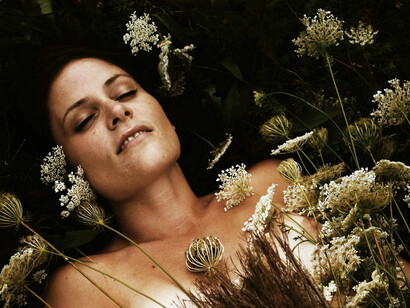A Mulher Selvagem é a saúde para todas as mulheres. Sem ela, a psicologia feminina não faz sentido. Essa mulher não-domesticada é o protótipo de mulher...
