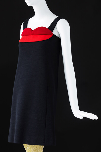 Cocktail dress. Inspired by Pop Art © Fondation Pierre Bergé – Yves Saint Laurent  Sophie Carre