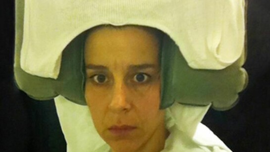 Nina Katchadourian, Lavatory Self-Portrait in the Flemish Style #11,2011, C-print, 34 x 27cm
© Nina Katchadourian, Image courtesy of the Saatchi Gallery, London