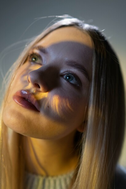 La ripetizione mnemonica del contenuto appreso durante il sonno non garantiva affatto la comprensione del contenuto. Ripetere non significava sapere 