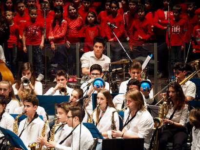 L'orchestra dei giovani della Scuola media Don Minzoni coordinata dal prof. Franco Emaldi - Foto di Vittorio Nava