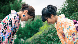 Los lugares poseen una esencia intangible que moldea la conducta y percepción de quienes los habitan, y Japón encarna esta verdad de manera excepcional