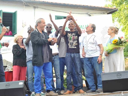 Una premiazione al Campionato italiano della bugia