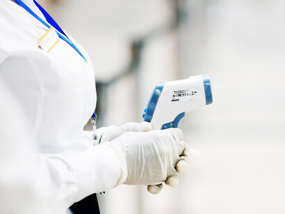 Eppure Tore non riesce a staccarsi, febbre per lei, febbre di lei, febbre d'amore